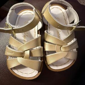 NWOT Gold salt water Sandals